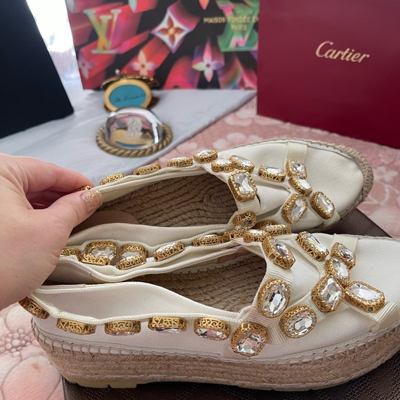 Brand: GUCCI
Style: Pepita Crystal Platform Espadrilles
Color: White - Picture 8 of 12